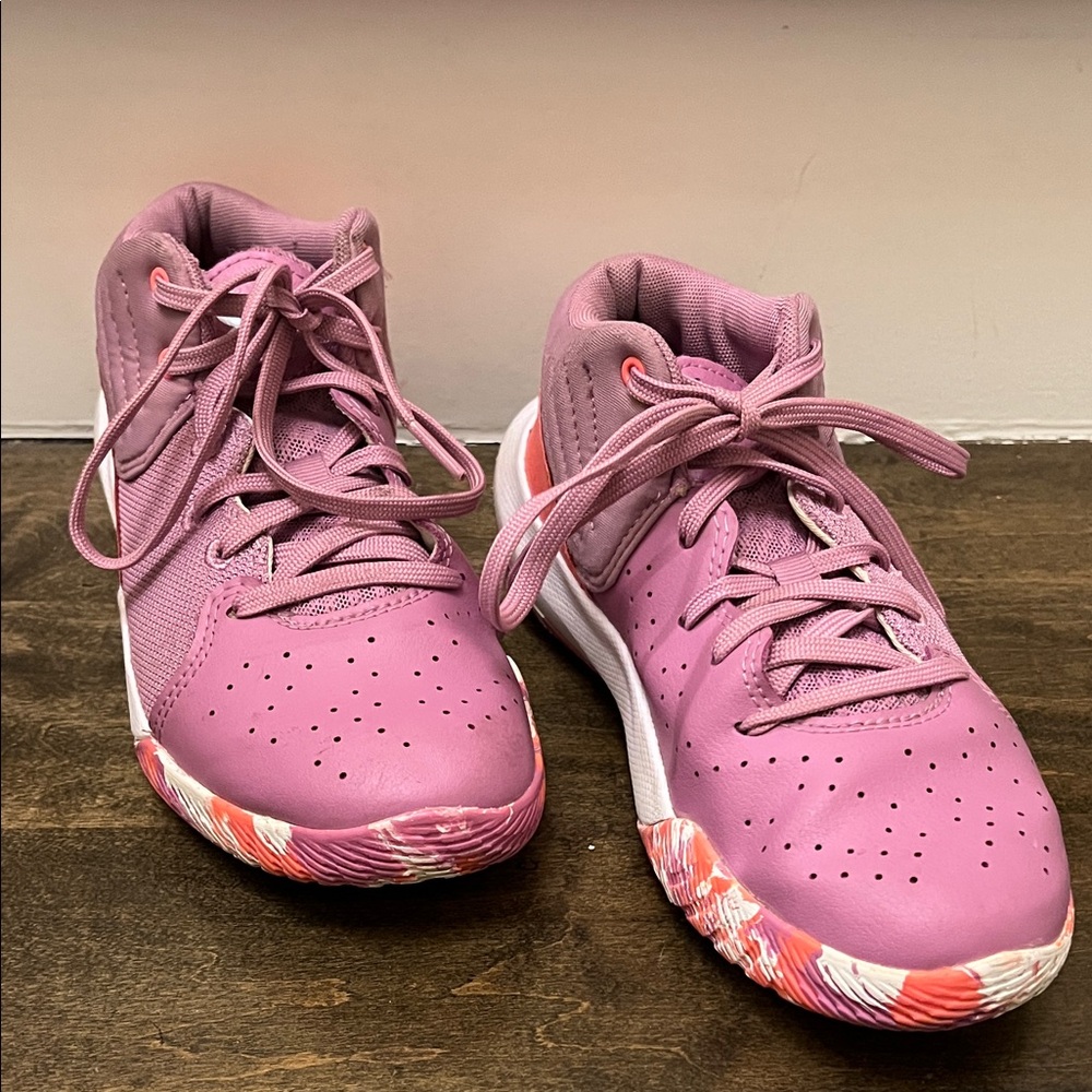 Under Armour Grade School Jet 21 girl’s Basketball Court Shoes